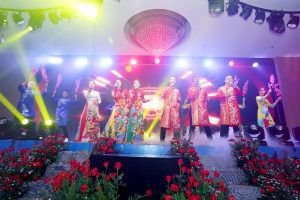 ruc-ro-sac-mau-dem-tiec-tat-nien-2018-gotec-nghinh-xuan-tai-bung-loc-phat-hinh-12-1-300x200.jpg