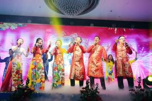 ruc-ro-sac-mau-dem-tiec-tat-nien-2018-gotec-nghinh-xuan-tai-bung-loc-phat-hinh-13-1-300x200.jpg