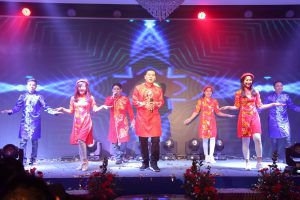 ruc-ro-sac-mau-dem-tiec-tat-nien-2018-gotec-nghinh-xuan-tai-bung-loc-phat-hinh-8-1-300x200.jpg