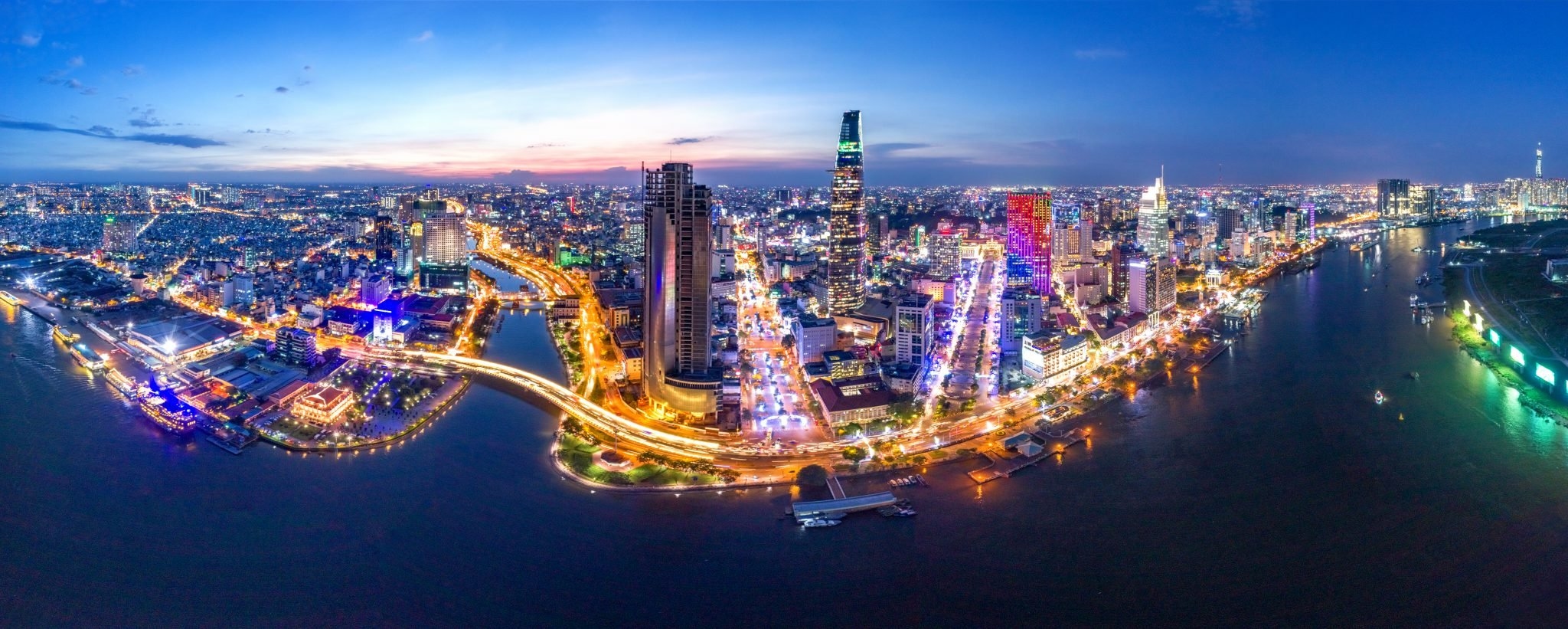 tp-hcm-khat-nguon-cung-can-ho-cao-cap-ven-song-shutterstock_796552138_huge-1-scaled.jpg